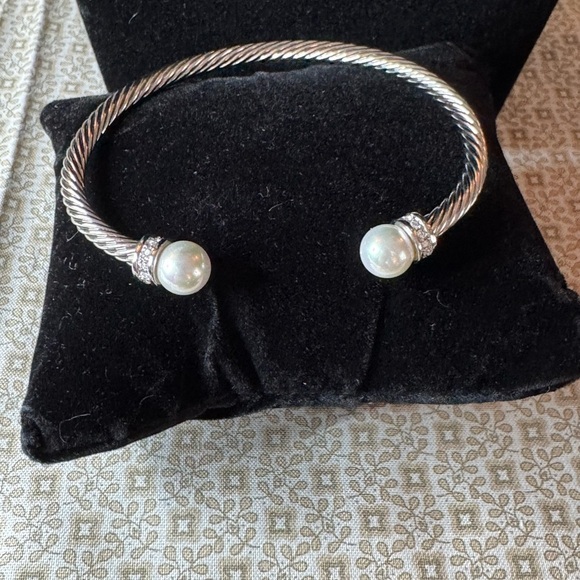 Jewelry - Elegant Silver and Pearl Women's Bracelet
